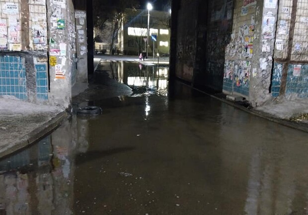 В Днепре затопило двор на Парусе / фото: fb Ольга Аксакова