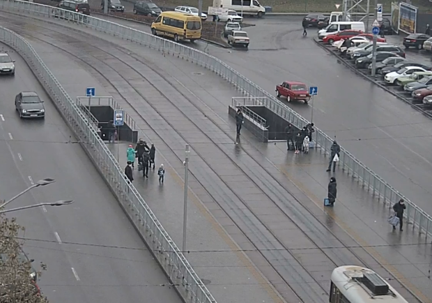 Гололед, много аварий и задержки трамваев: что происходит на дорогах Днепра - фото dnepr.com