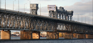 Окунитесь в историю: как выглядел Амурский мост около 80 лет назад