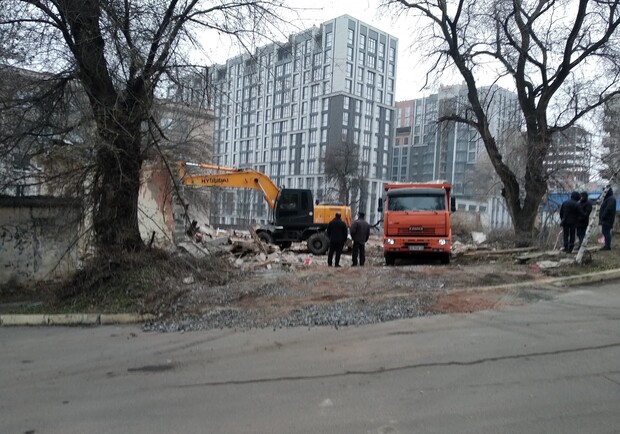 В тире не постреляем: в центре Днепра снесли еще одно здание (фото) - фото fb Никита Реутов