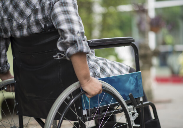Легко ли передвигаться по Днепру людям с инвалидностью / фото: freepik