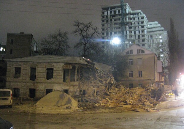 В центре Днепра снесли "двуликий" дом / фото: fb Александр Волок