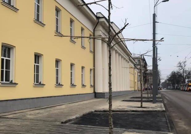 В Днепре заменили тротуар возле бывшей суконной фабрики - фото: fb Руслана Ширинова
