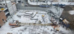 На вагончик рабочих: в центре Харькова рухнул строительный кран