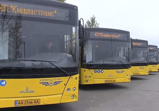 В Киеве сократили количество транспорта на маршрутках. Фото: БЖ.