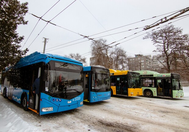 В Днепр прибыли новые автобусы / фото: мэрия