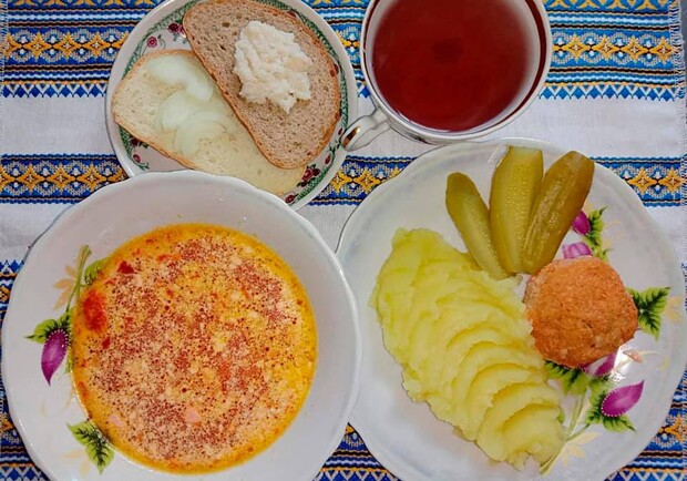Гратен, пудинг и чахохбили: чем будут кормить детей в школах и детсадах Днепра - фото fb School Food