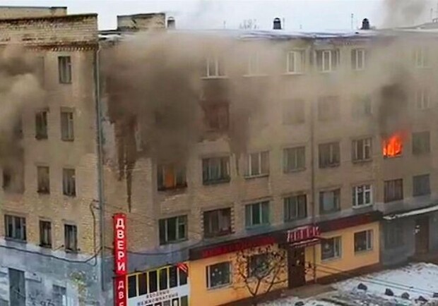 В Павлограде загорелось общежитие: пострадали трое человек. Скриншот из видео