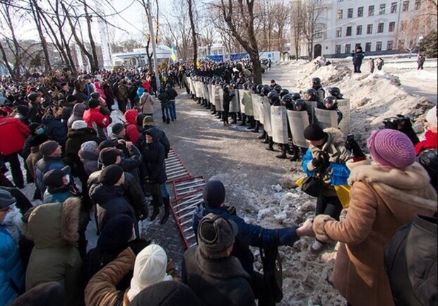 Как 7 лет назад в Днепре штурмовали облгосадминистрацию - фото: blogr.dp.ua