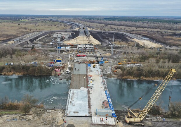 Под Днепром строят новый мост - фото: Служба автомобильных дорог