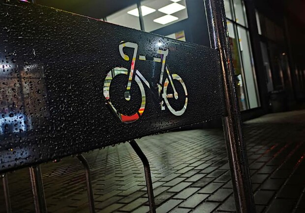 На Левобережном-3 сделали парковку для велосипедов - фото: fb Виталия Чуйко