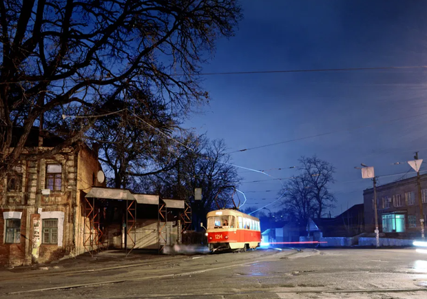 В  Днепре на ходу загорелся трамвай - фото: det.dp.ua