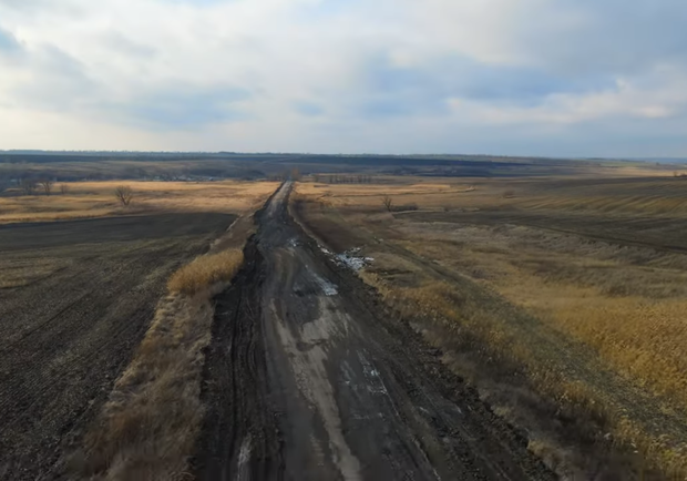 Трасса на границе Днепропетровской области превратилась в месиво - фото: MotoLifeUA