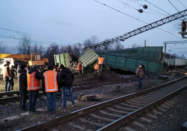 В Днепре продолжают ликвидировать последствия ЧП на железной дороге / фото: ГСЧС