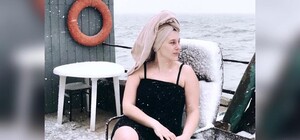 Зима не напугала: одесситы продолжают купаться в Черном море