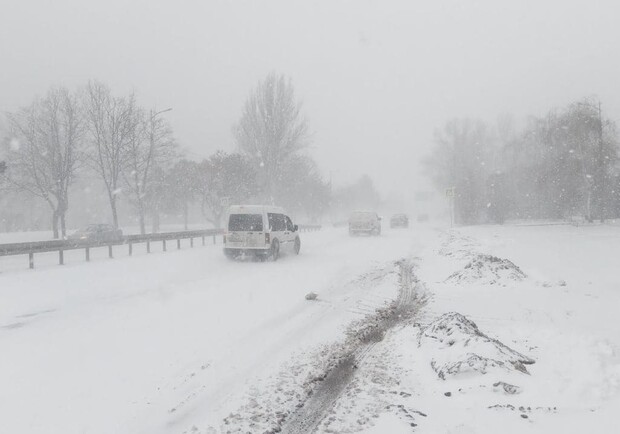 Днепр накрыло снегом: хроника непогоды- фото:  fb Андрей Кабаченко