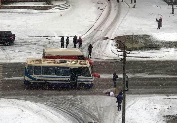 На Прусе автобус сбил женщин - фото: Днепр Блэк