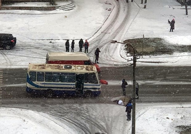 На Парусе автобус сбил двоих женщин: что с пострадавшими - фото ХД