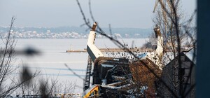 В запорожском речпорту рухнул кран: подробности случившегося
