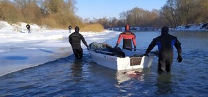 Фото, відео: з річки Стрий витягли труп 