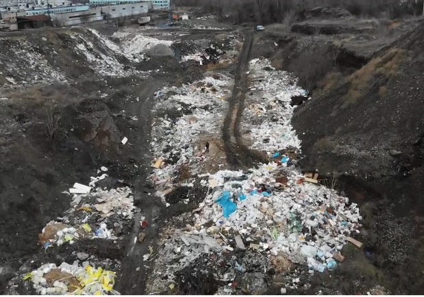В Днепре обнаружили свалку медицинских отходов - фото: ДніпроTV