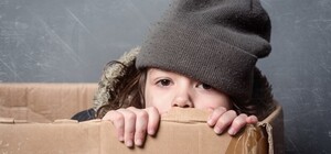 Мухи над неподвижным ребенком: соцслужба заберет двух детей у семьи в Полтаве