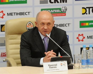 Николай Павлов: "Читайте между строк". Фото <a href=http://football.sport.ua/news/123857>football.sport.ua</a>.