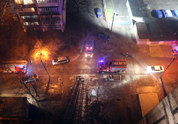 В Днепре из пылающей многоэтажки эвакуировали 30 человек - фото: dp.dsns.gov.ua