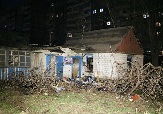 На Победе горела заброшка: погибли двое людей (видео) - фото ГСЧС Днепропетровской области