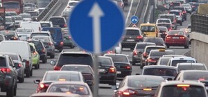 Перекрыли без предупреждения: на Южном мосту большая пробка 