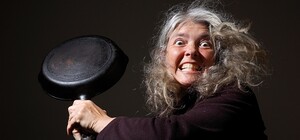 Спустя 10 лет после развода: под Одессой женщина избила сковородой экс-мужа