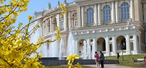 Весеннее настроение: в Одессе запустили фонтаны