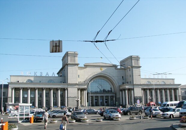Конечные остановки маршруток появились на площади еще в 2008 году. Фото с сайта venividi.ru