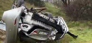 Жесть: при въезде на Кайдакский мост авто слетело в кювет и перевернулось