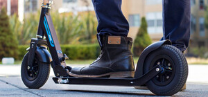 Накатаешься: на левом берегу теперь тоже можно арендовать электросамокаты