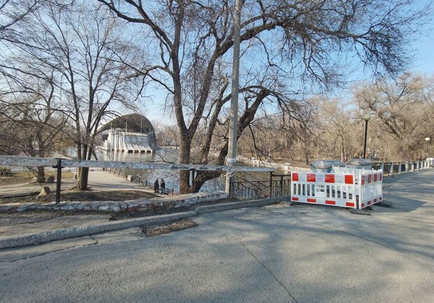 В парке Глобы отремонтируют пешеходный мост - фото: Светлана Юрченко