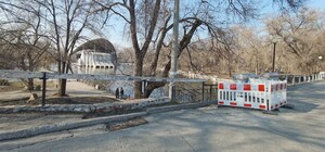 Залезли в кредит: в парке Глобы отремонтируют пешеходный мост