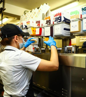 На власні очі: що відбувається на кухні МакДональдз у Харкові