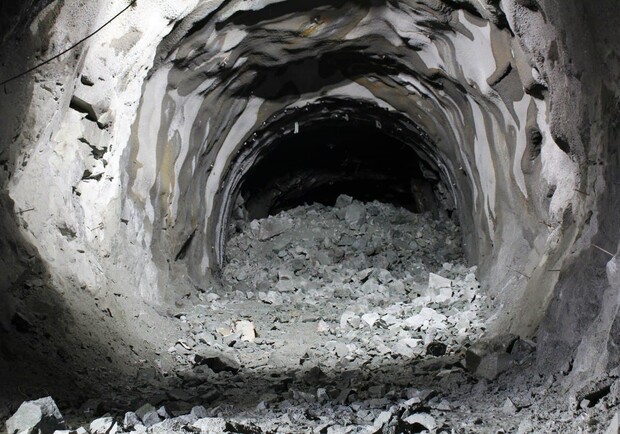 В Днепре соединили тоннели между двумя станциями метро - фото: fb Artem Kostyuk