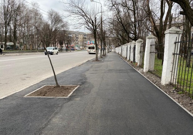 На проспекте Гагарина обновили тротуар - фото: fb Инспекции по вопросам благоустройства Днепровского горсовета