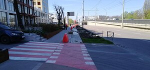 Полный беспредел: на Нивках неизвестные демонтировали велодорожку