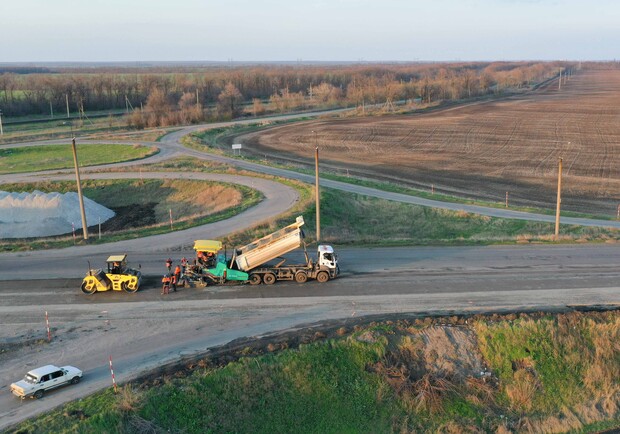 Как под Днепром ремонтируют трассу Знаменка–Луганск–Изварино - фото: adm.dp.gov.ua