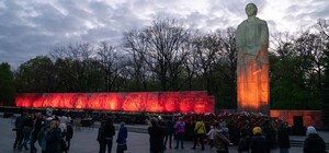  Видеофакт: на Мемориале Славы устроили световое шоу