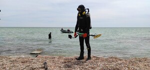 Якоря и бетонные обломки: спасатели расчищают акваторию Азовского моря
