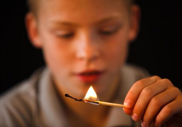 "Вспыхнул как факел": в Днепре школьник нашел горючее и загорелся. Фото: Getty Images