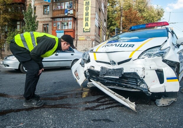В Днепре нашли "кладбище" полицейских машин - фото: autocentre.ua