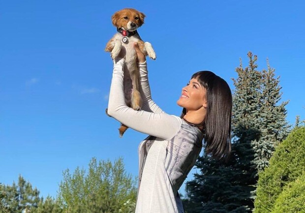 Даша Астафьева взяла щенка из никопольского приюта- фото: fb Нікопольський Притулок Для Тварин "Шанс На Життя"