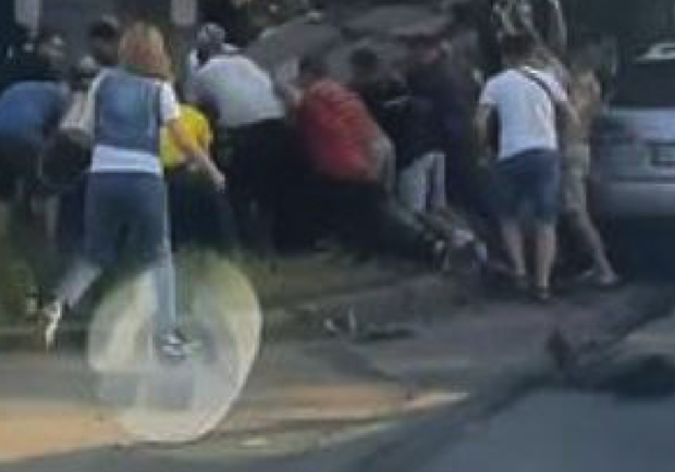 Смертельная авария в Грушевского: появилось видео момента ДТП - фото ХД