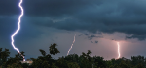 Смертельный разряд: в Синельниково молния убила велосипедиста