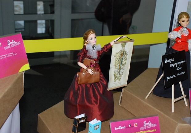 В Днепре провели выставку необычных кукол Barbie - фото: пресс-служба Днепровского горсовета